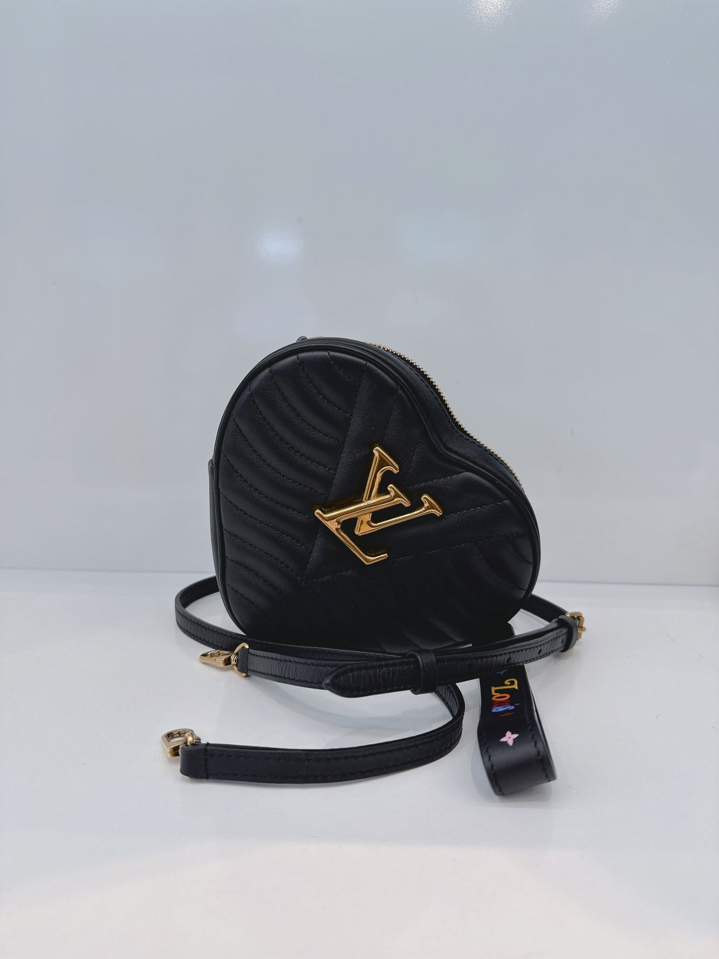 BLACK NEW WAVE HEART BAG