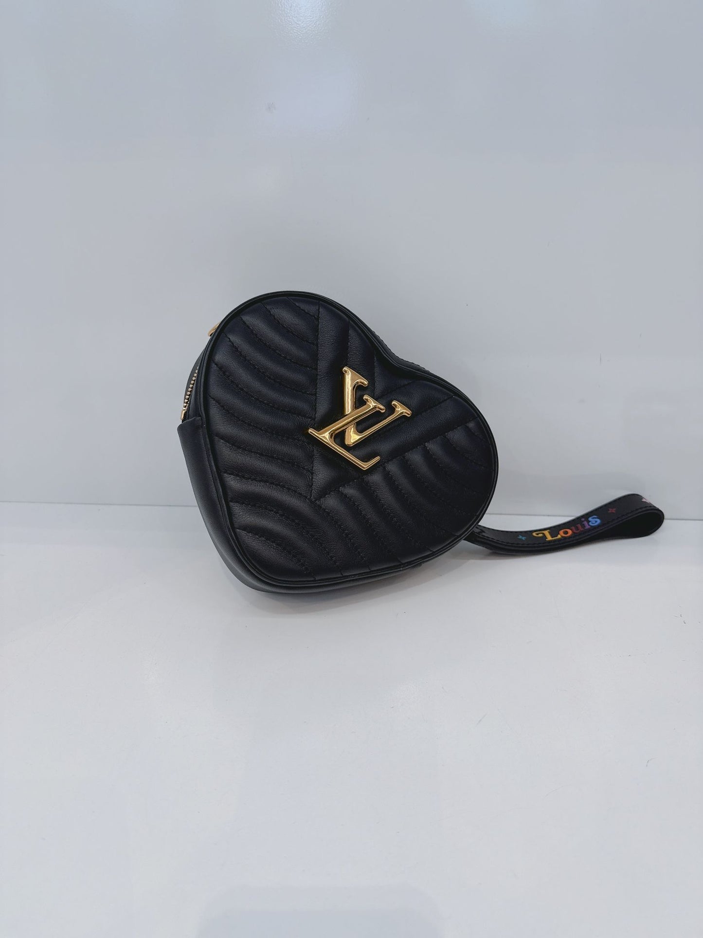 BLACK NEW WAVE HEART BAG