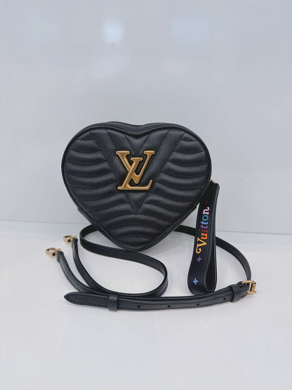 BLACK NEW WAVE HEART BAG