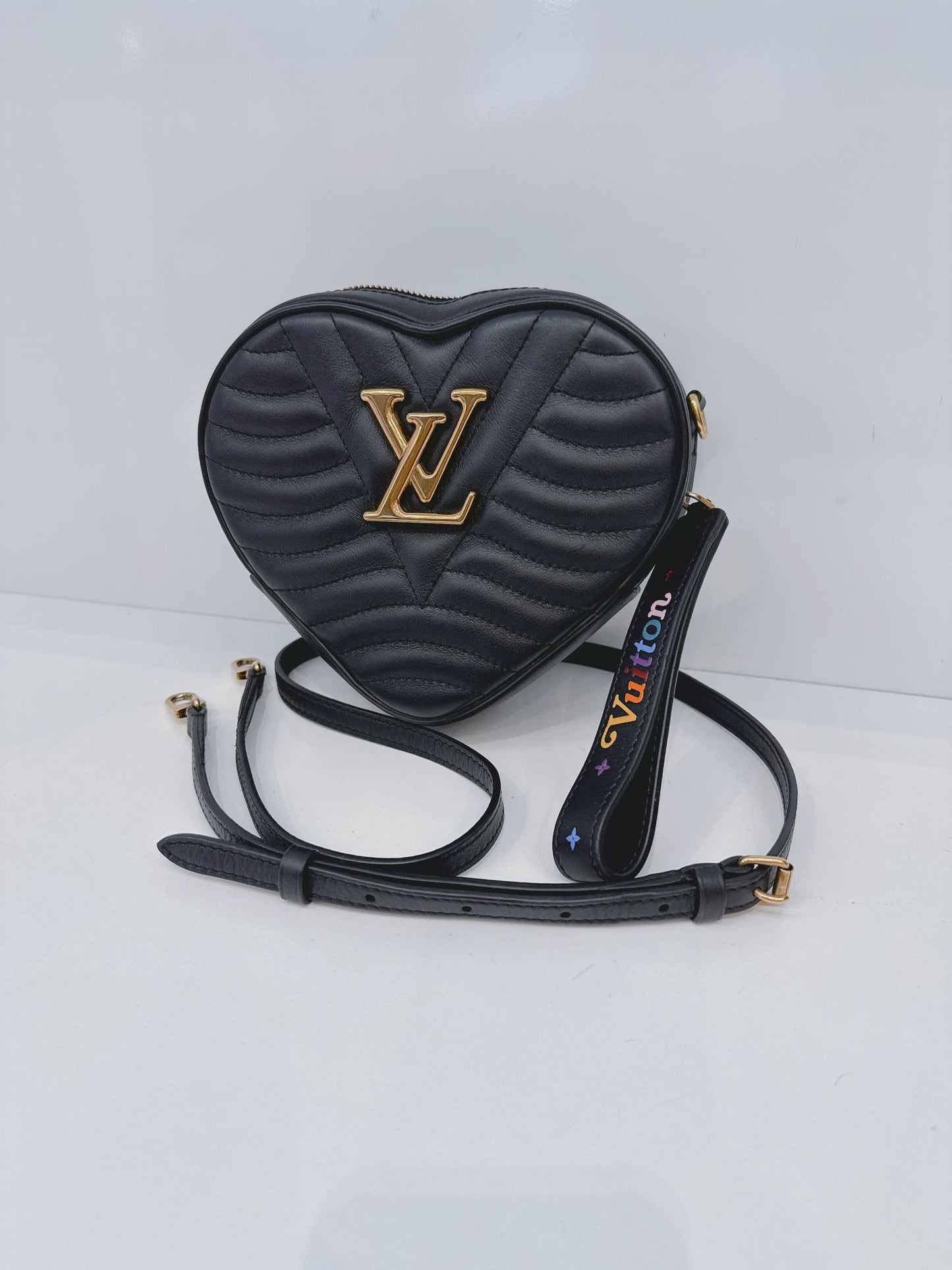BLACK NEW WAVE HEART BAG
