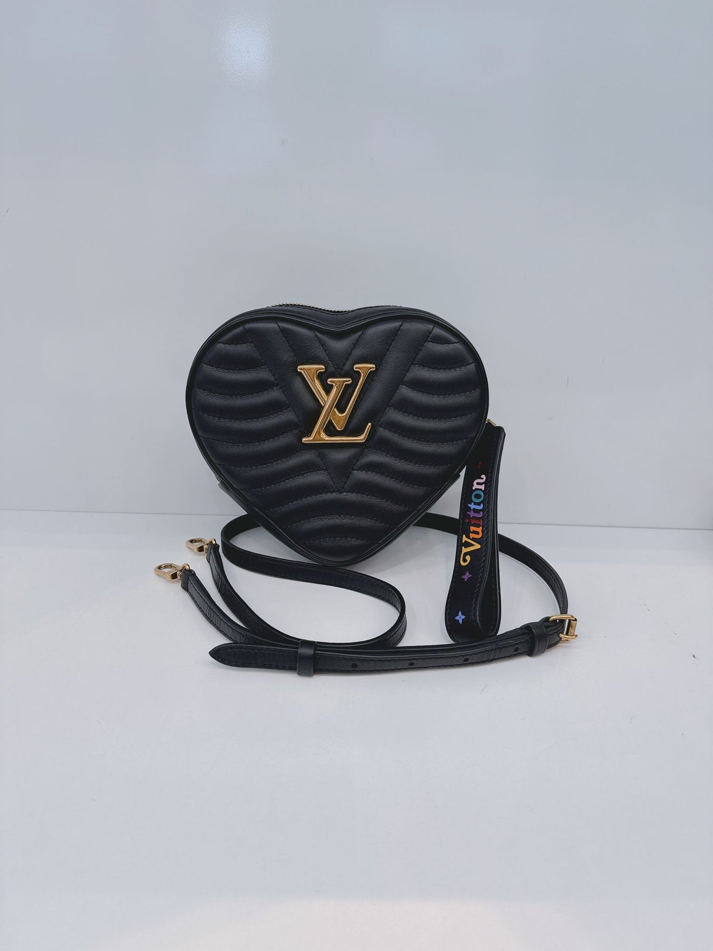 BLACK NEW WAVE HEART BAG