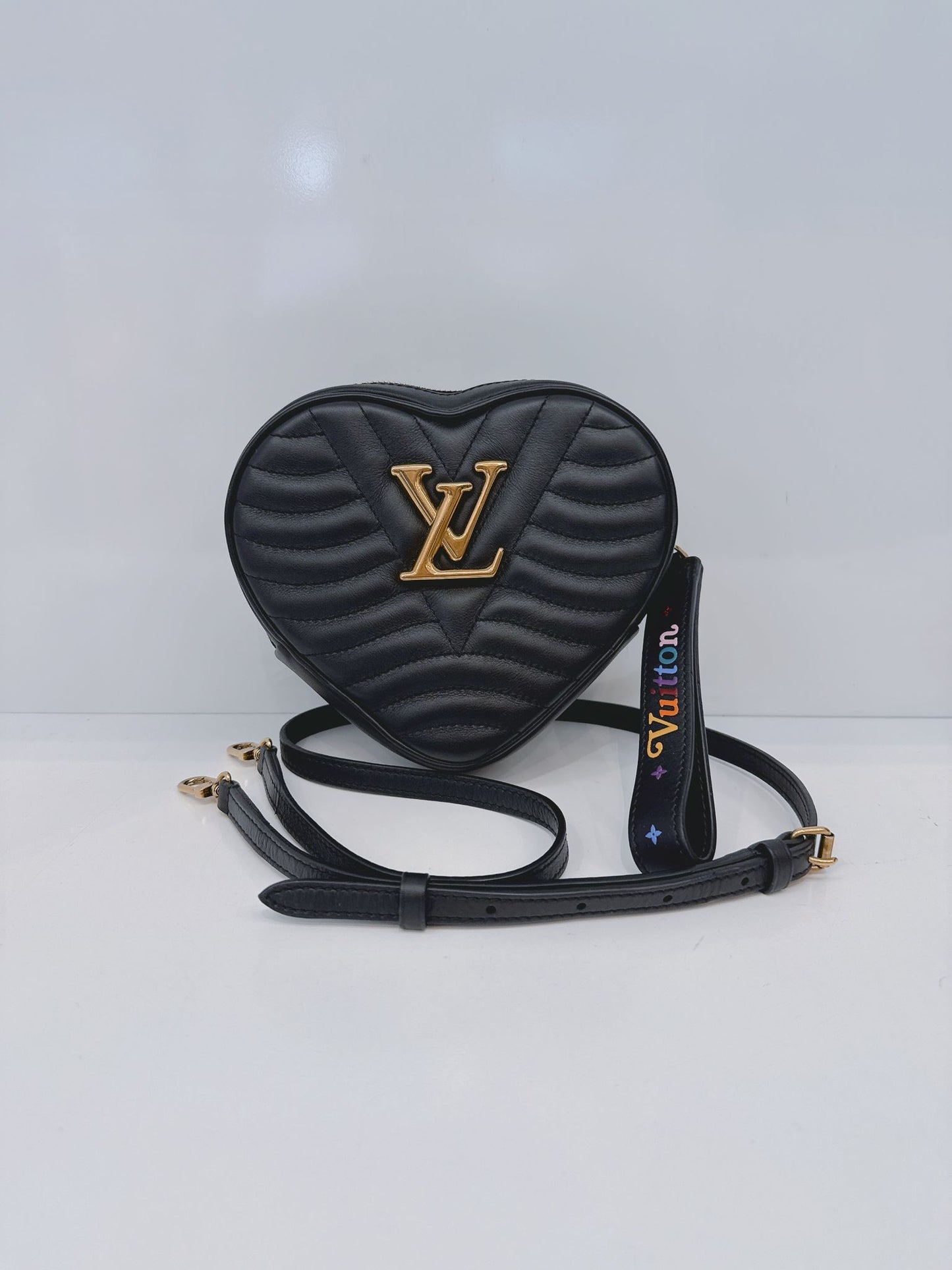 BLACK NEW WAVE HEART BAG
