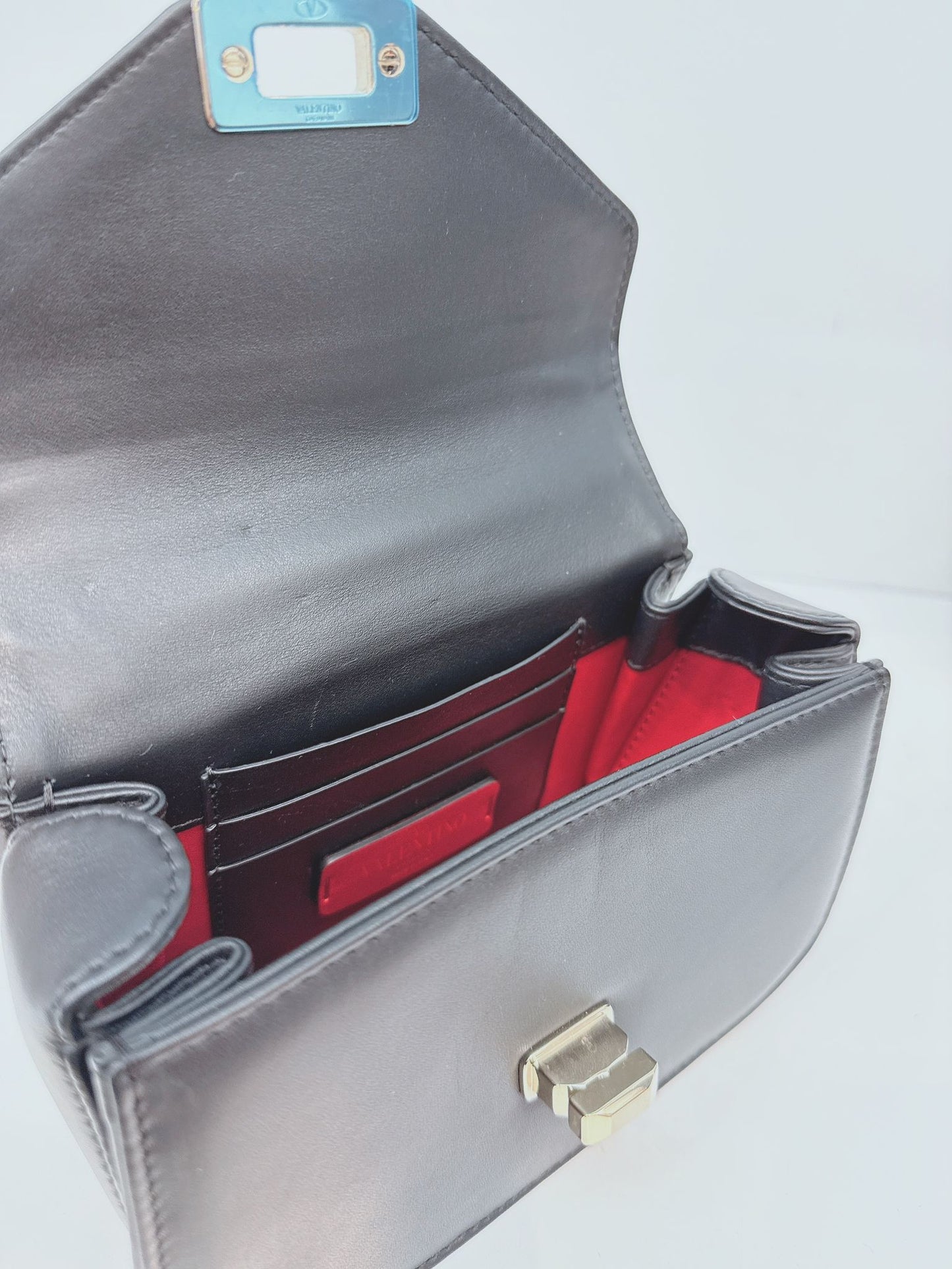 BLACK LEATHER SMALL VLTN CHAIN SHOULDER BAG