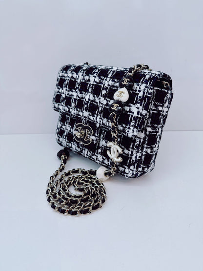 BLACK WHITE SMALL CLASSIC FLAP HOUNDSTOOTH TWEED SHOULDER BAG