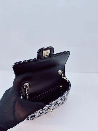 BLACK WHITE SMALL CLASSIC FLAP HOUNDSTOOTH TWEED SHOULDER BAG