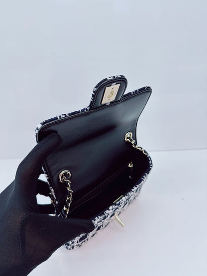 BLACK WHITE SMALL CLASSIC FLAP HOUNDSTOOTH TWEED SHOULDER BAG