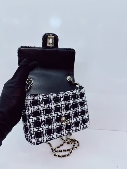 BLACK WHITE SMALL CLASSIC FLAP HOUNDSTOOTH TWEED SHOULDER BAG