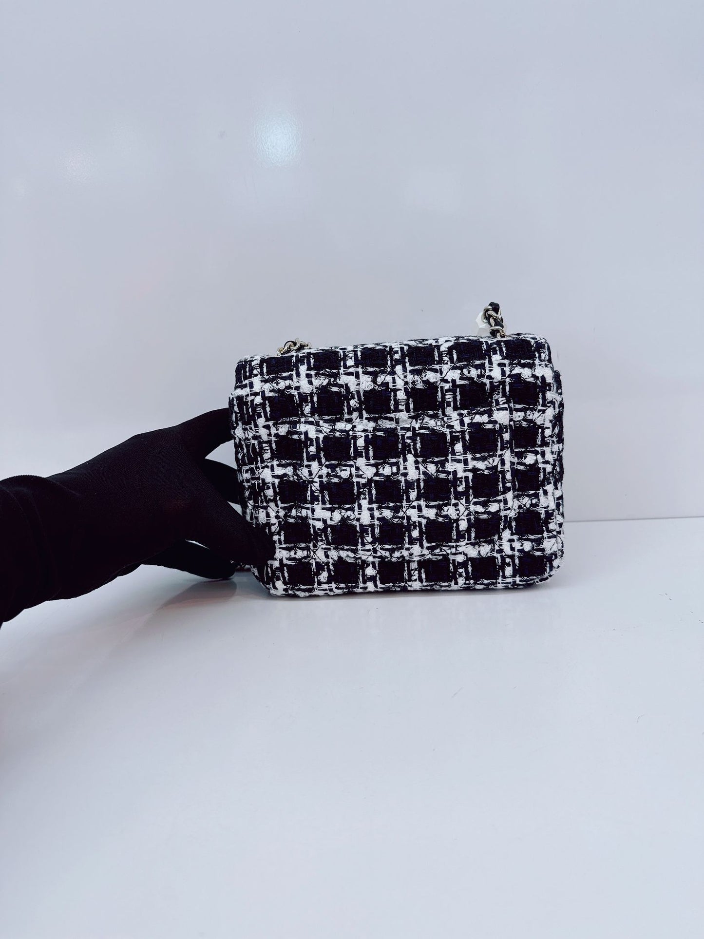 BLACK WHITE SMALL CLASSIC FLAP HOUNDSTOOTH TWEED SHOULDER BAG