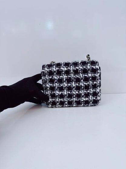BLACK WHITE SMALL CLASSIC FLAP HOUNDSTOOTH TWEED SHOULDER BAG