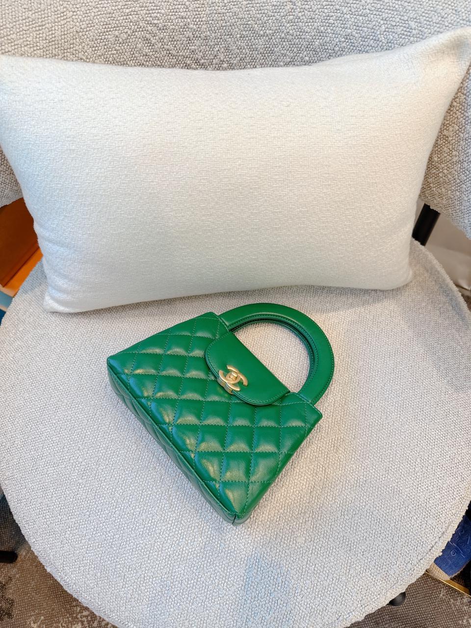 EMERALD GREEN QUILTED AGED CALFSKIN LEATHER SMALL KELLY SHOPPER BAG GOLD TONE HARDWARE