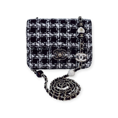 BLACK WHITE SMALL CLASSIC FLAP HOUNDSTOOTH TWEED SHOULDER BAG