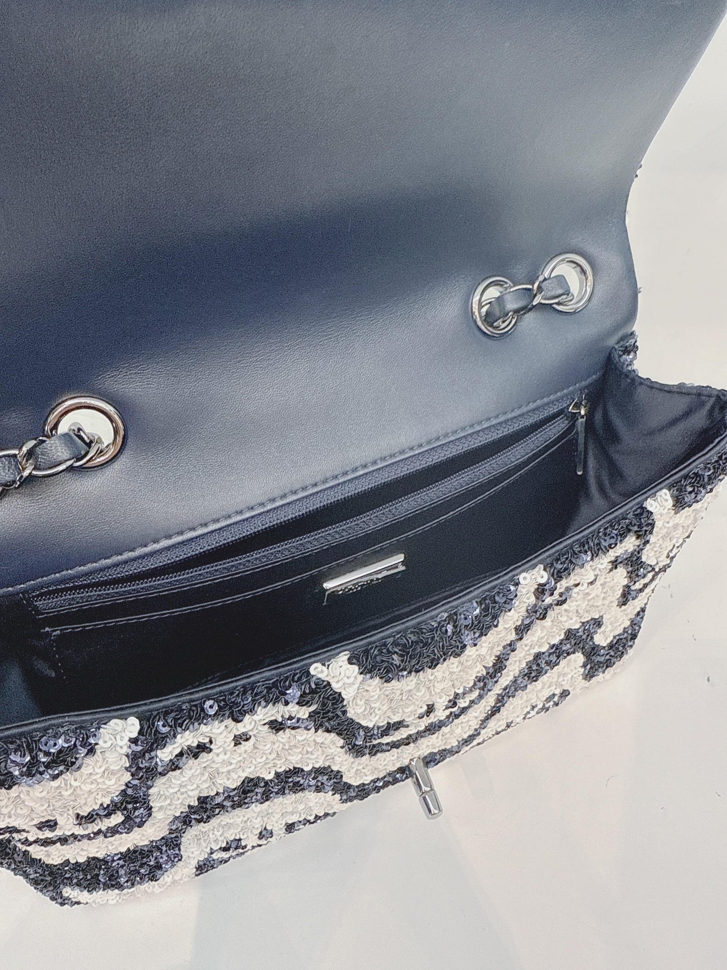 DARK BLUE AND WHITE SEQUINS MEDIUM FLAP BAG