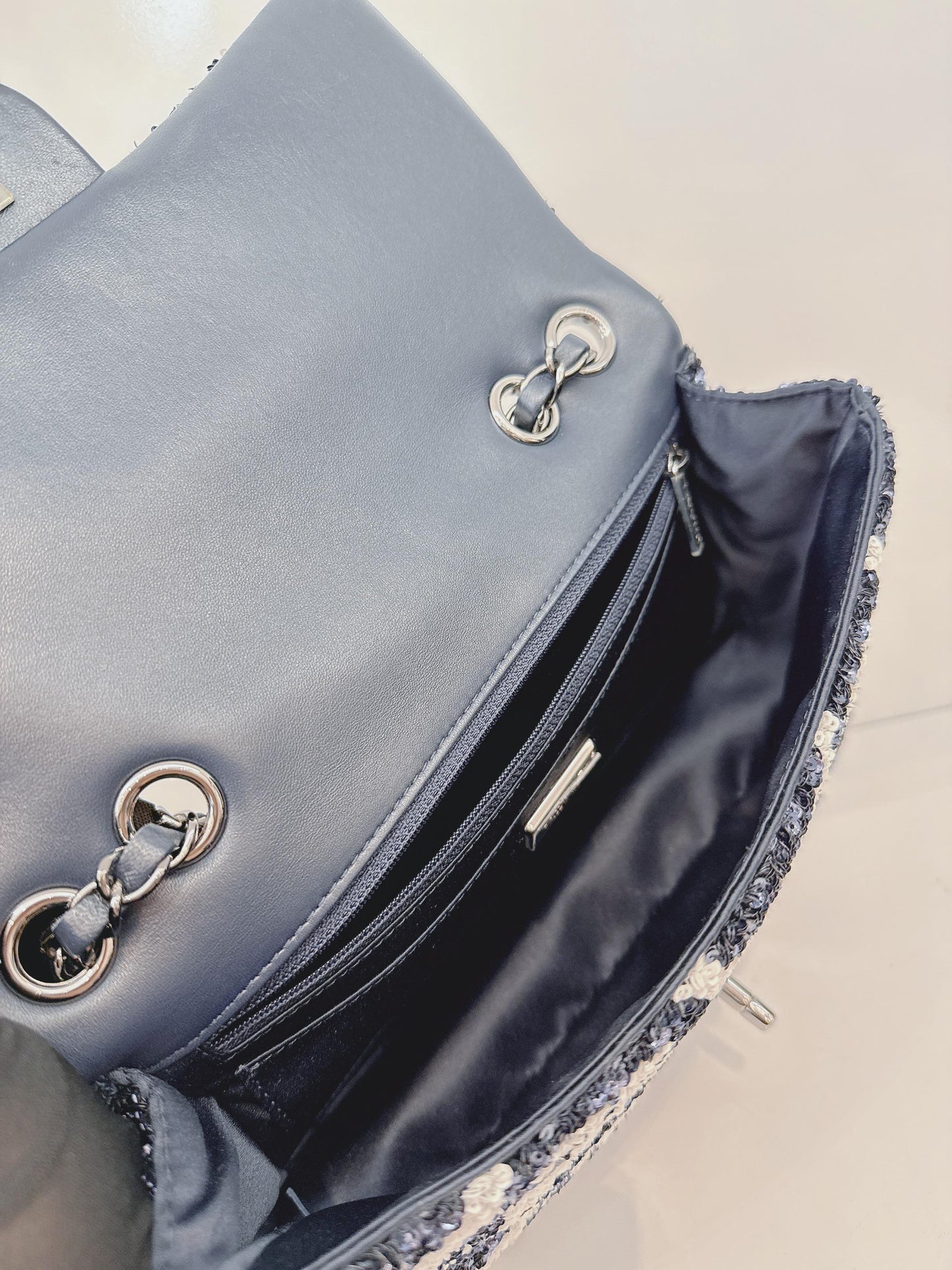 DARK BLUE AND WHITE SEQUINS MEDIUM FLAP BAG