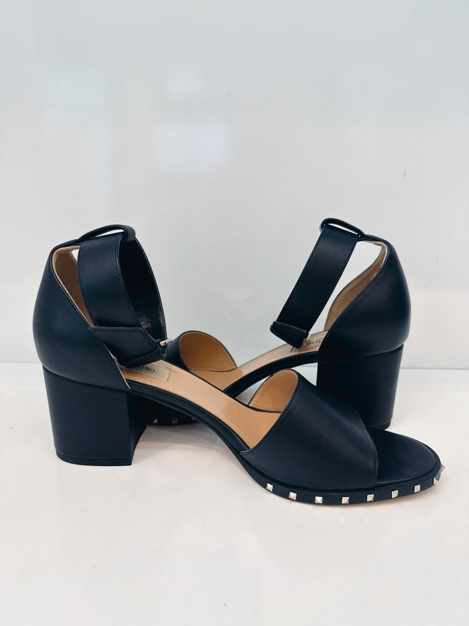 BLACK LEATHER ROCKSTUD SANDALS 40.5
