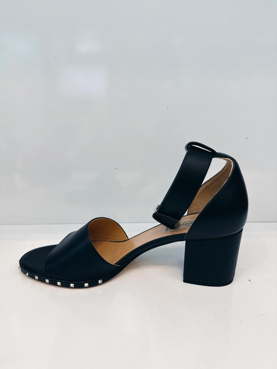 BLACK LEATHER ROCKSTUD SANDALS 40.5