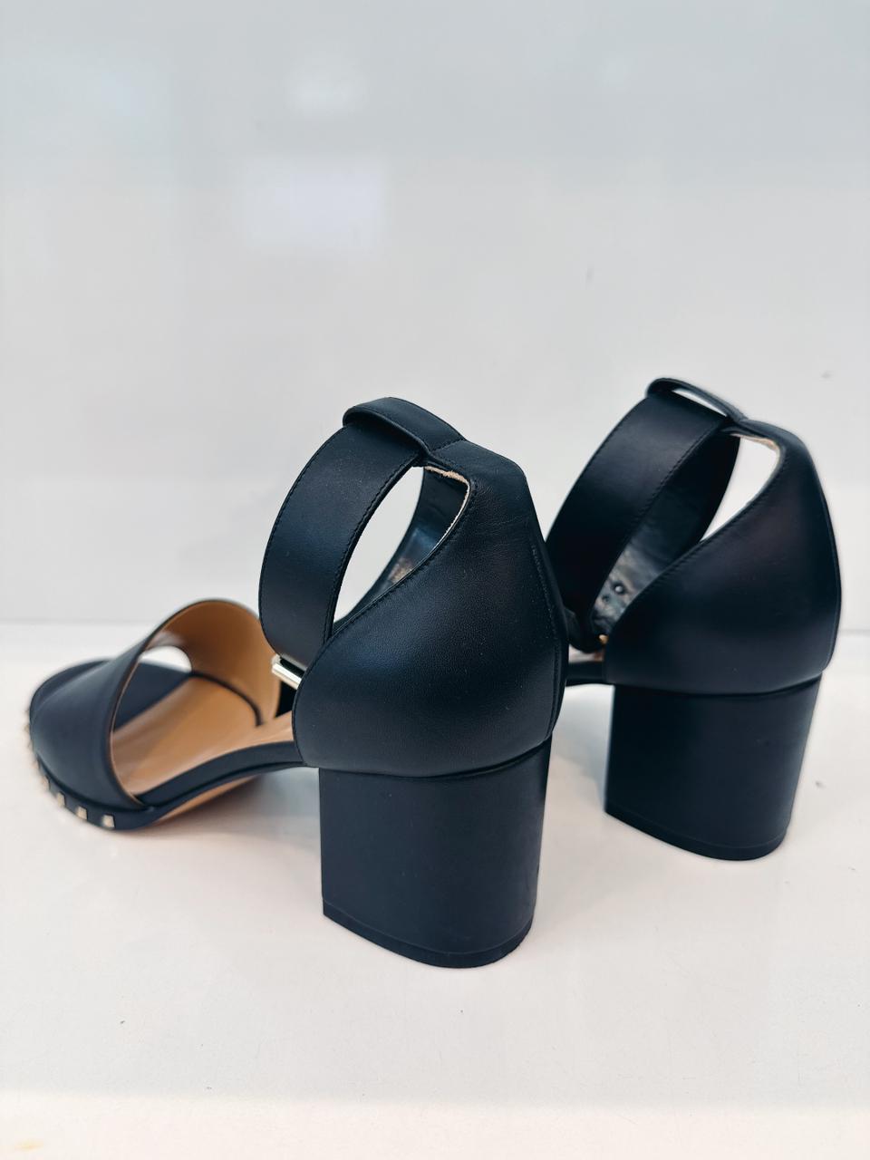 BLACK LEATHER ROCKSTUD SANDALS 40.5