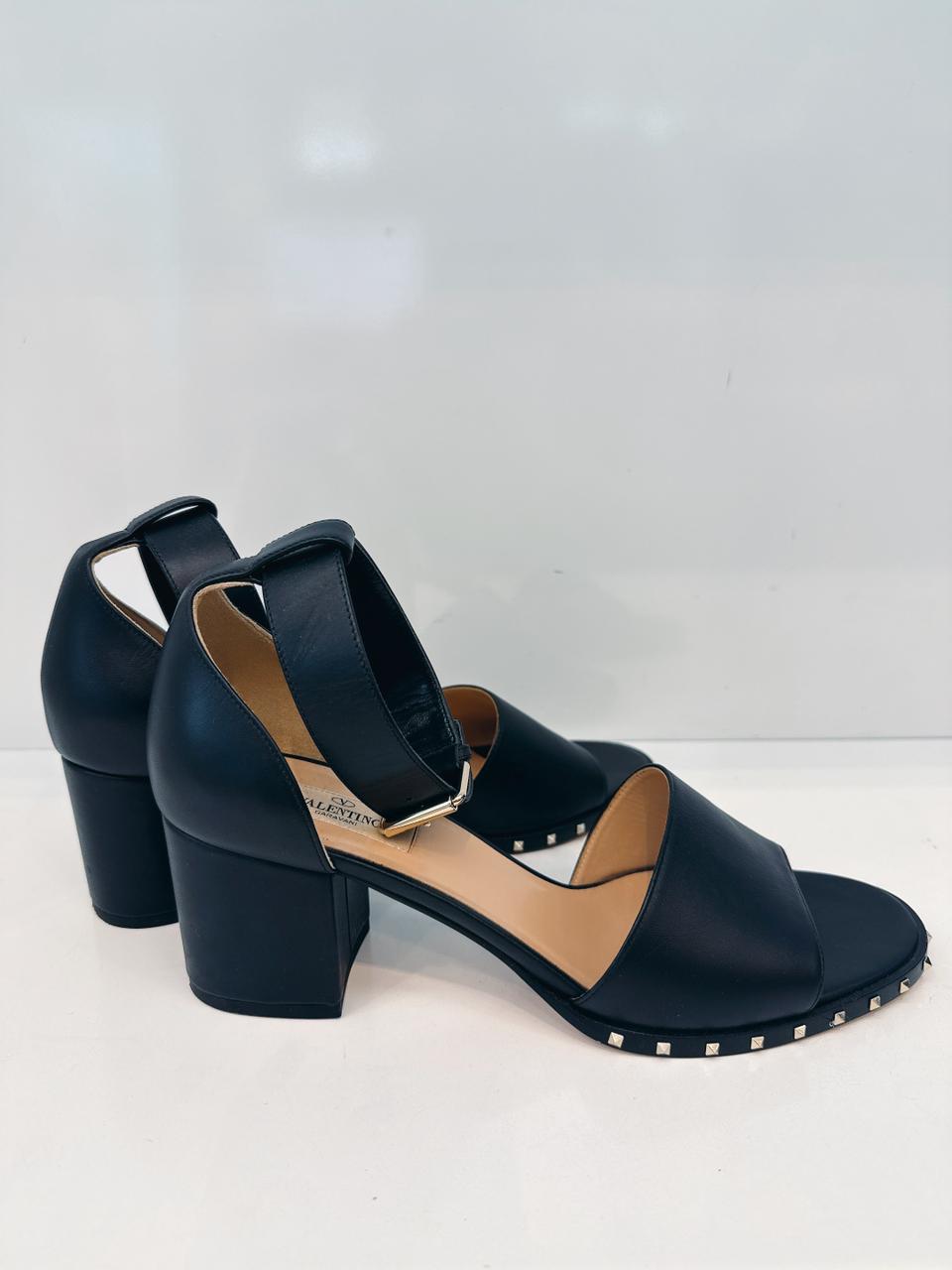 BLACK LEATHER ROCKSTUD SANDALS 40.5