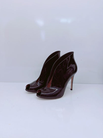 BLACK PATENT LEATHER PEEP TOE BOOTIES 38.5