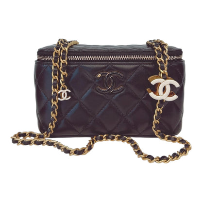 BLACK LAMBSKIN ENAMEL QUILTED SMALL VANITY CASE WITH CHAIN