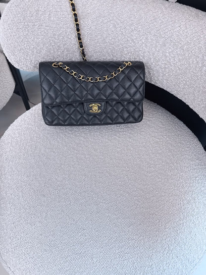 BLACK QUILTED CAVIAR LEATHER MEDIUM CLASSIC DOUBLE FLAP HANDBAG GHW