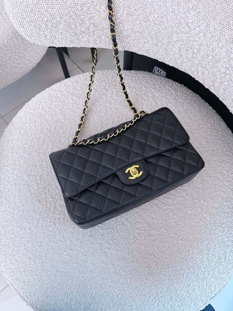 BLACK QUILTED CAVIAR LEATHER MEDIUM CLASSIC DOUBLE FLAP HANDBAG GHW