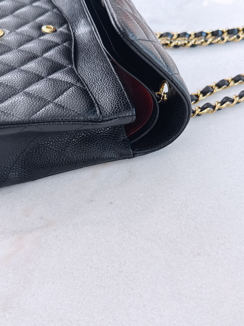 BLACK QUILTED CAVIAR LEATHER MEDIUM CLASSIC DOUBLE FLAP HANDBAG GHW