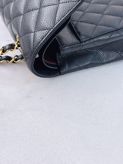 BLACK QUILTED CAVIAR LEATHER MEDIUM CLASSIC DOUBLE FLAP HANDBAG GHW