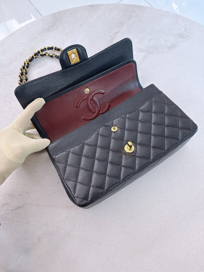 BLACK QUILTED CAVIAR LEATHER MEDIUM CLASSIC DOUBLE FLAP HANDBAG GHW