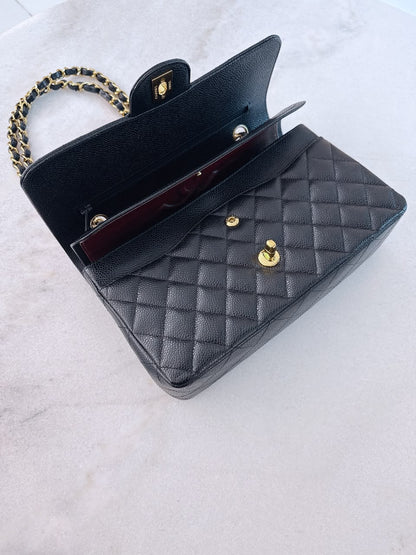 BLACK QUILTED CAVIAR LEATHER MEDIUM CLASSIC DOUBLE FLAP HANDBAG GHW