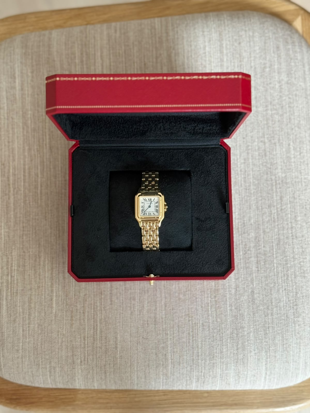 18K YELLOW GOLD PANTHERE DE CARTIER WATCH, MEDIUM MODEL