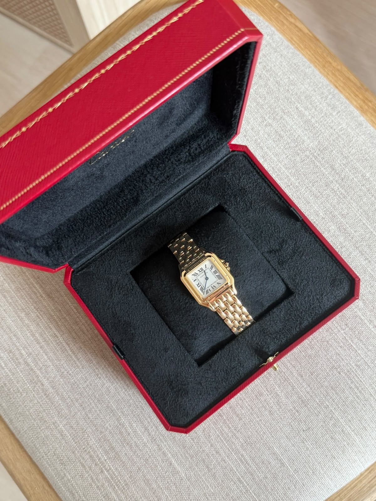 18K YELLOW GOLD PANTHERE DE CARTIER WATCH, MEDIUM MODEL