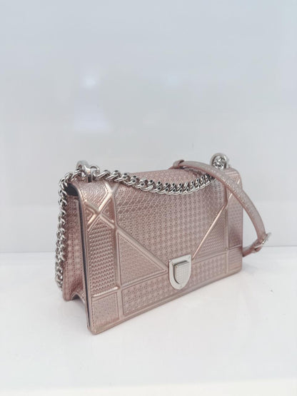 PINK METALLIC MICRO CANNAGE PATENT LEATHER MEDIUM DIORAMA SHOULDER BAG