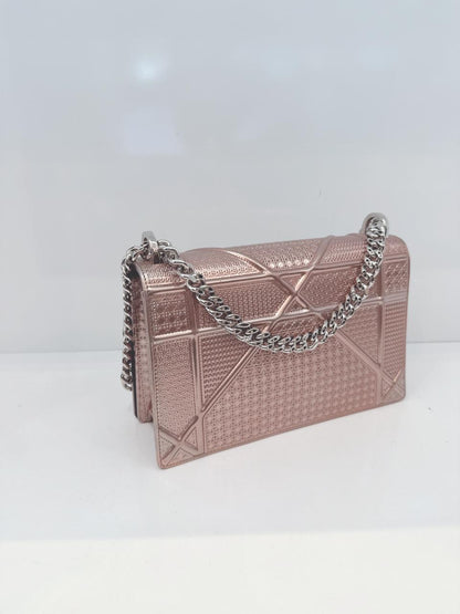 PINK METALLIC MICRO CANNAGE PATENT LEATHER MEDIUM DIORAMA SHOULDER BAG