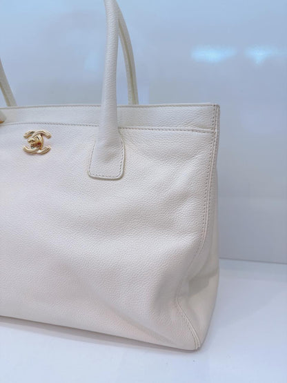 WHITE CAVIAR LEATHER CERF SHOPPER TOTE