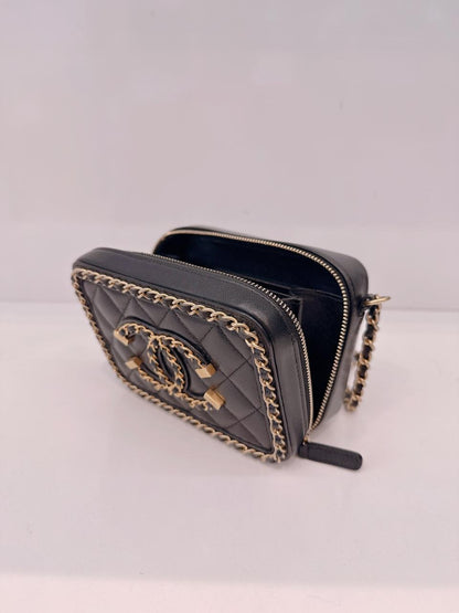 BLACK VANITY CASE WITH FILIGREE CHAIN MINI BAG