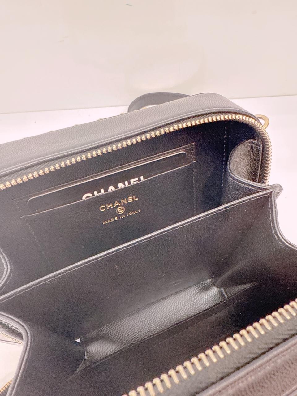 BLACK VANITY CASE WITH FILIGREE CHAIN MINI BAG