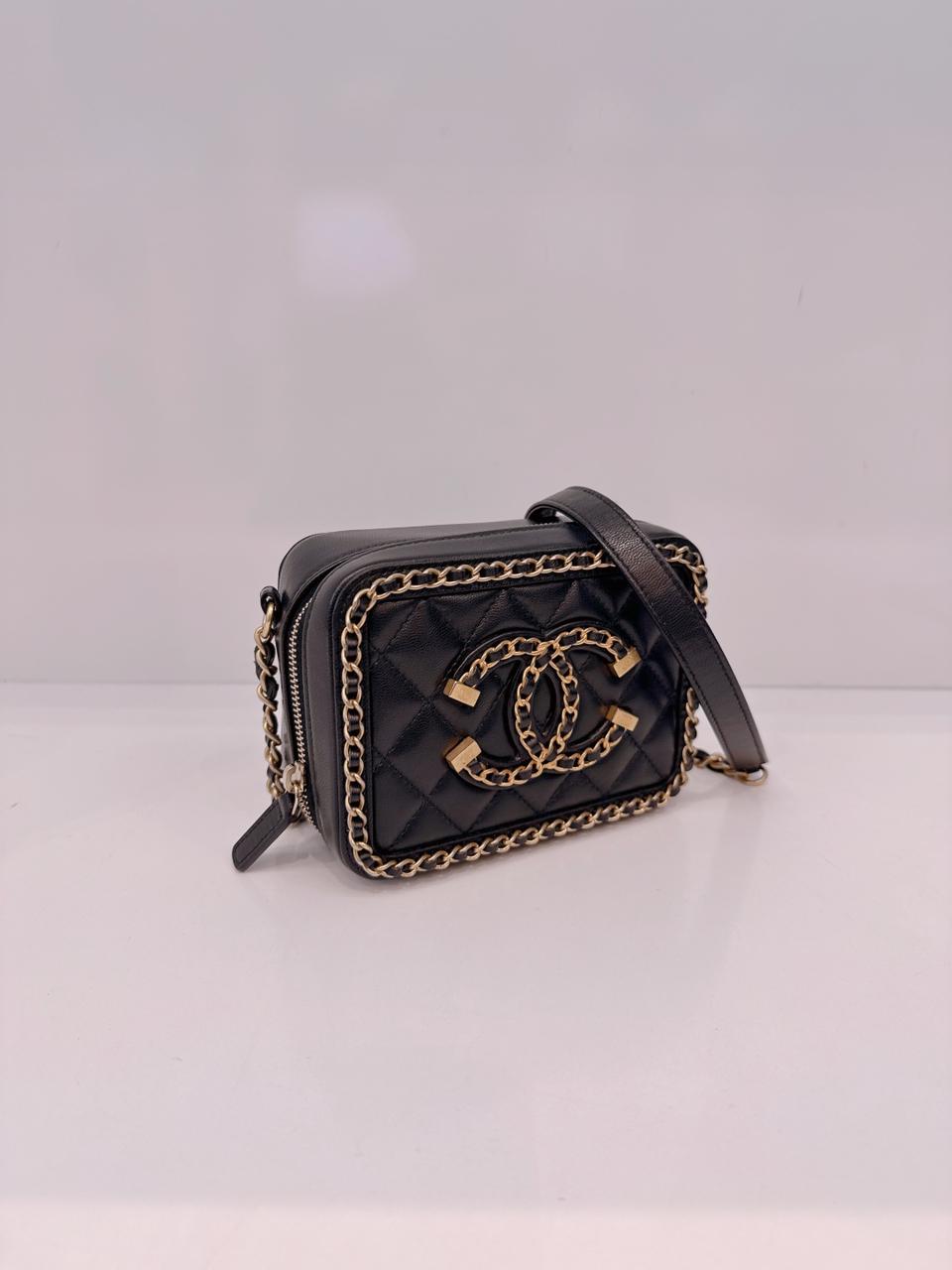 BLACK VANITY CASE WITH FILIGREE CHAIN MINI BAG