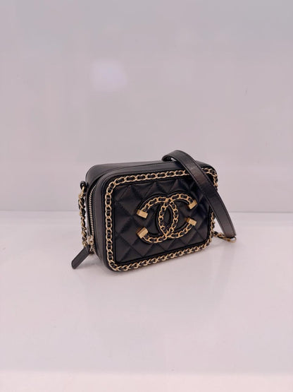 BLACK VANITY CASE WITH FILIGREE CHAIN MINI BAG