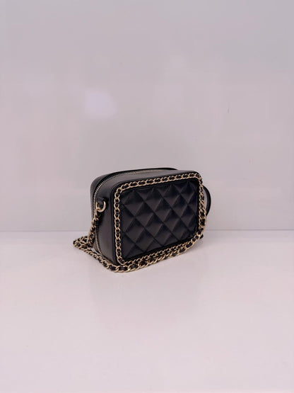 BLACK VANITY CASE WITH FILIGREE CHAIN MINI BAG