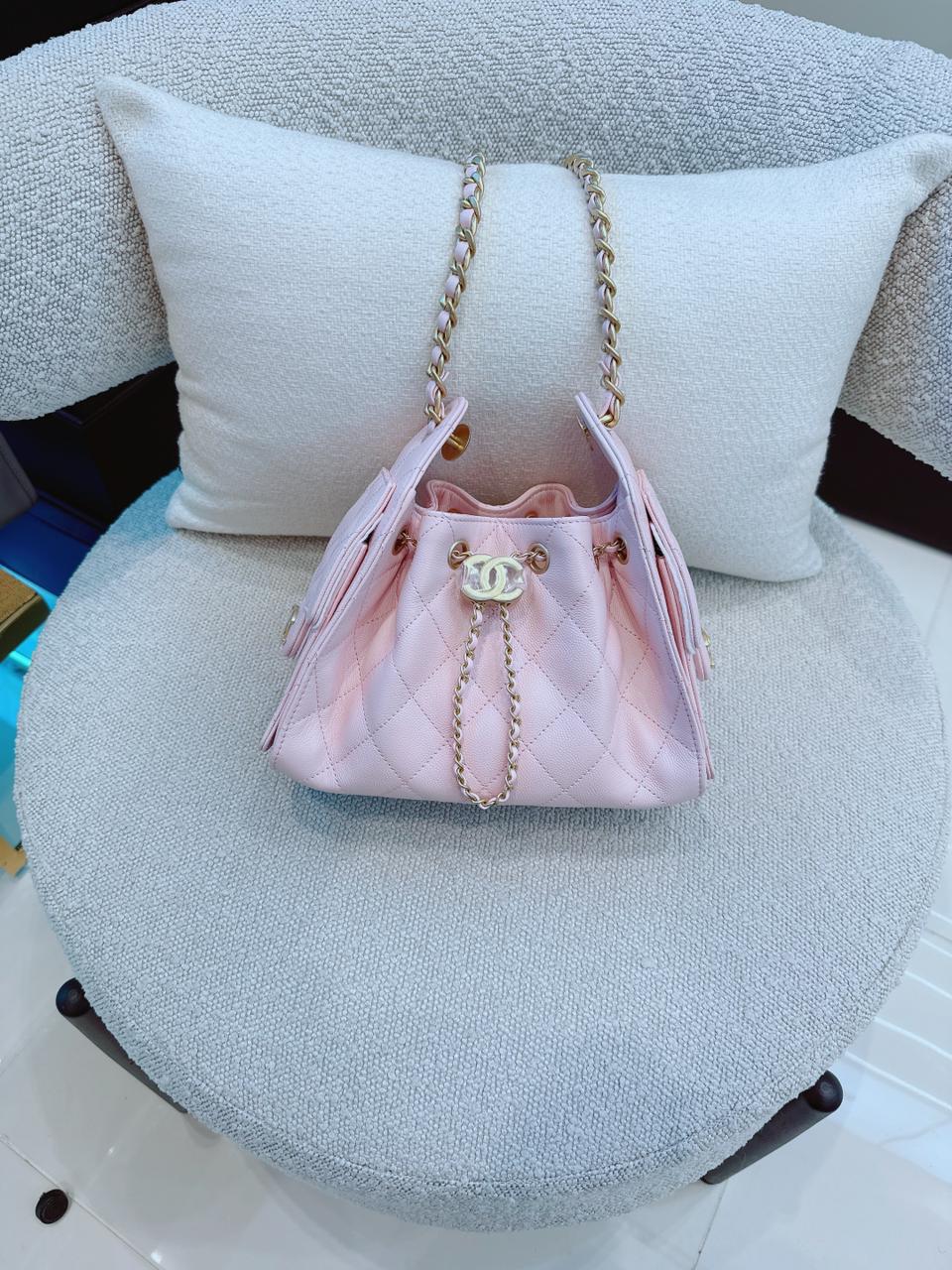 LIGHT PINK MINI CHANEL 25 HANDBAG GRAINED CALFSKIN GOLD TONE METAL HARDWARE