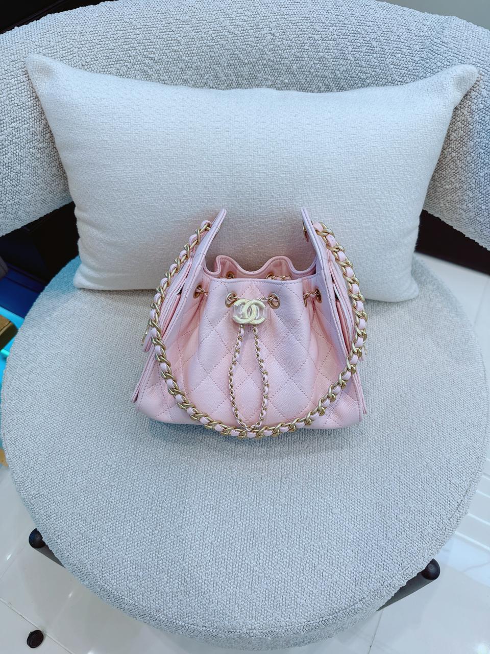 LIGHT PINK MINI CHANEL 25 HANDBAG GRAINED CALFSKIN GOLD TONE METAL HARDWARE