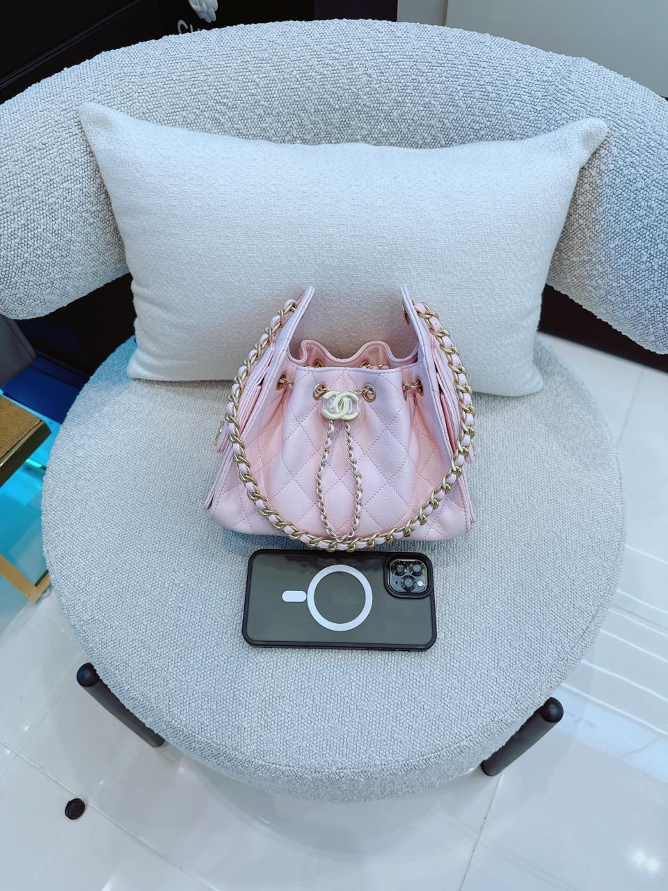 LIGHT PINK MINI CHANEL 25 HANDBAG GRAINED CALFSKIN GOLD TONE METAL HARDWARE