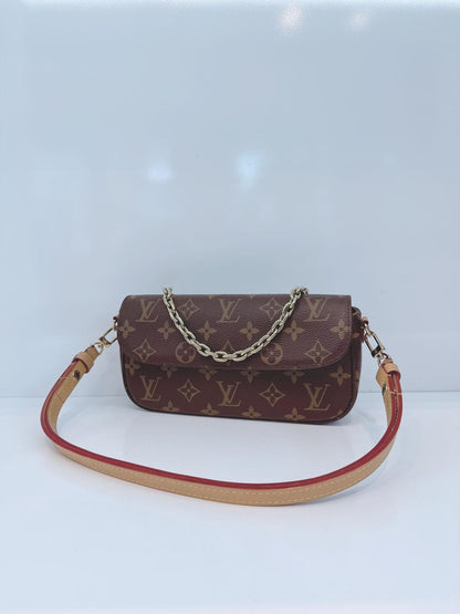 MONOGRAM CANVAS IVY WALLET ON CHAIN