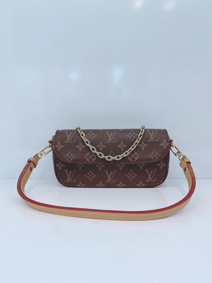 MONOGRAM CANVAS IVY WALLET ON CHAIN