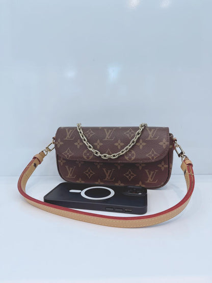 MONOGRAM CANVAS IVY WALLET ON CHAIN