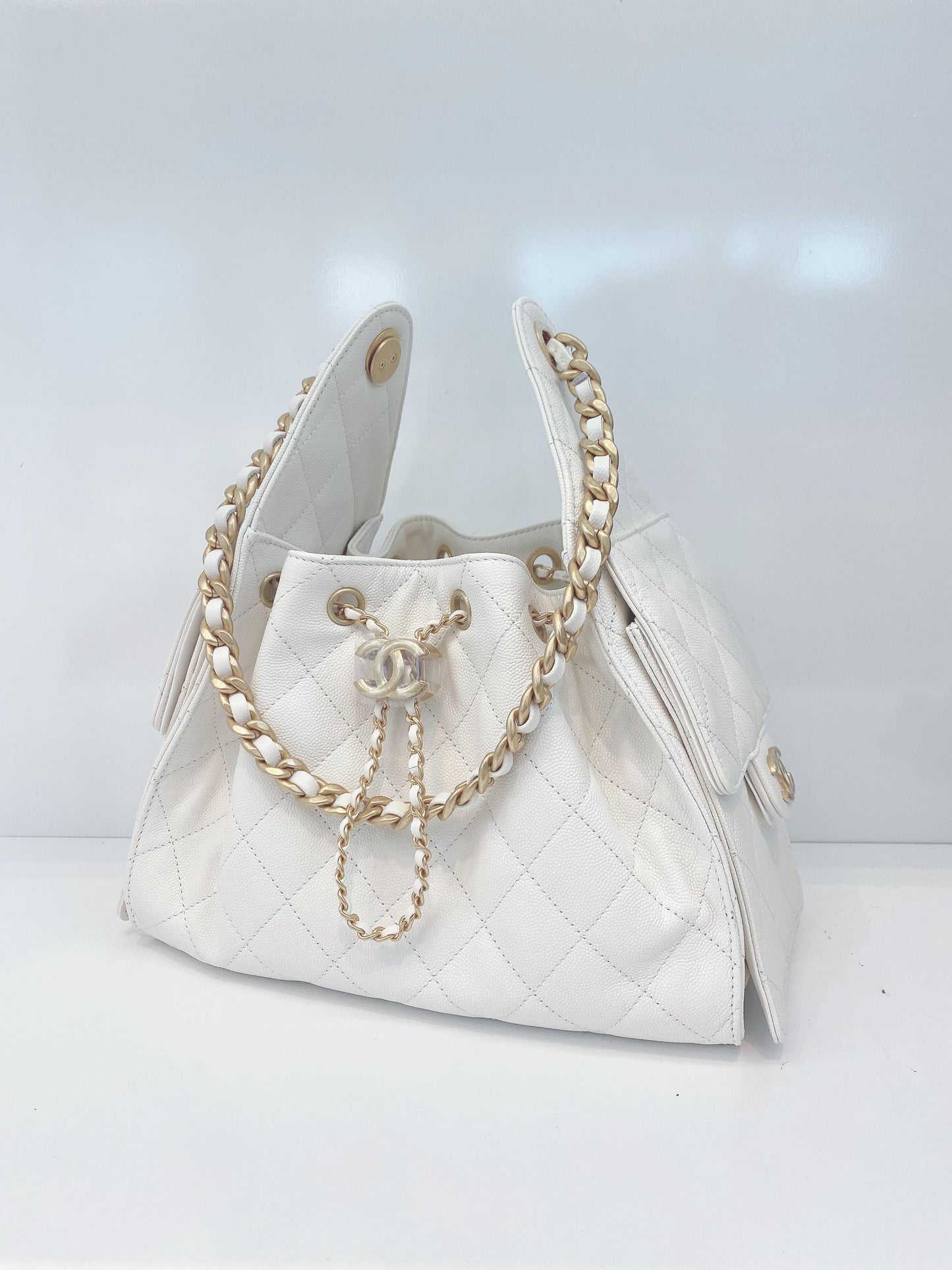 WHITE GRAINED CALFSKIN LEATHER SMALL CHANEL 25 BAG