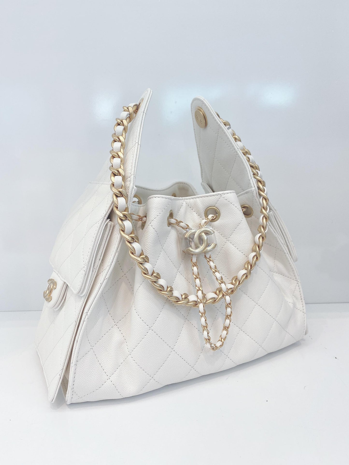 WHITE GRAINED CALFSKIN LEATHER SMALL CHANEL 25 BAG