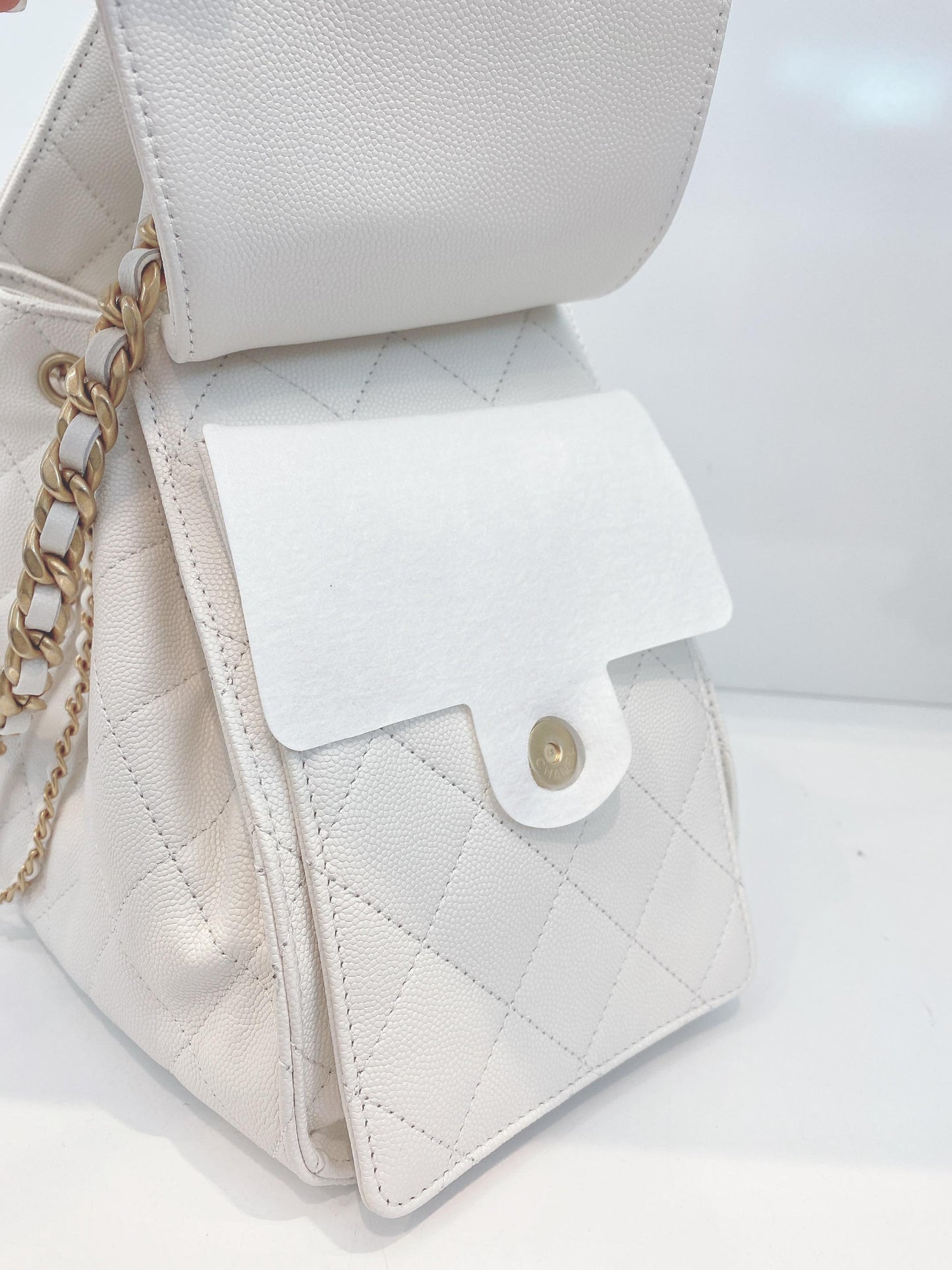 WHITE GRAINED CALFSKIN LEATHER SMALL CHANEL 25 BAG