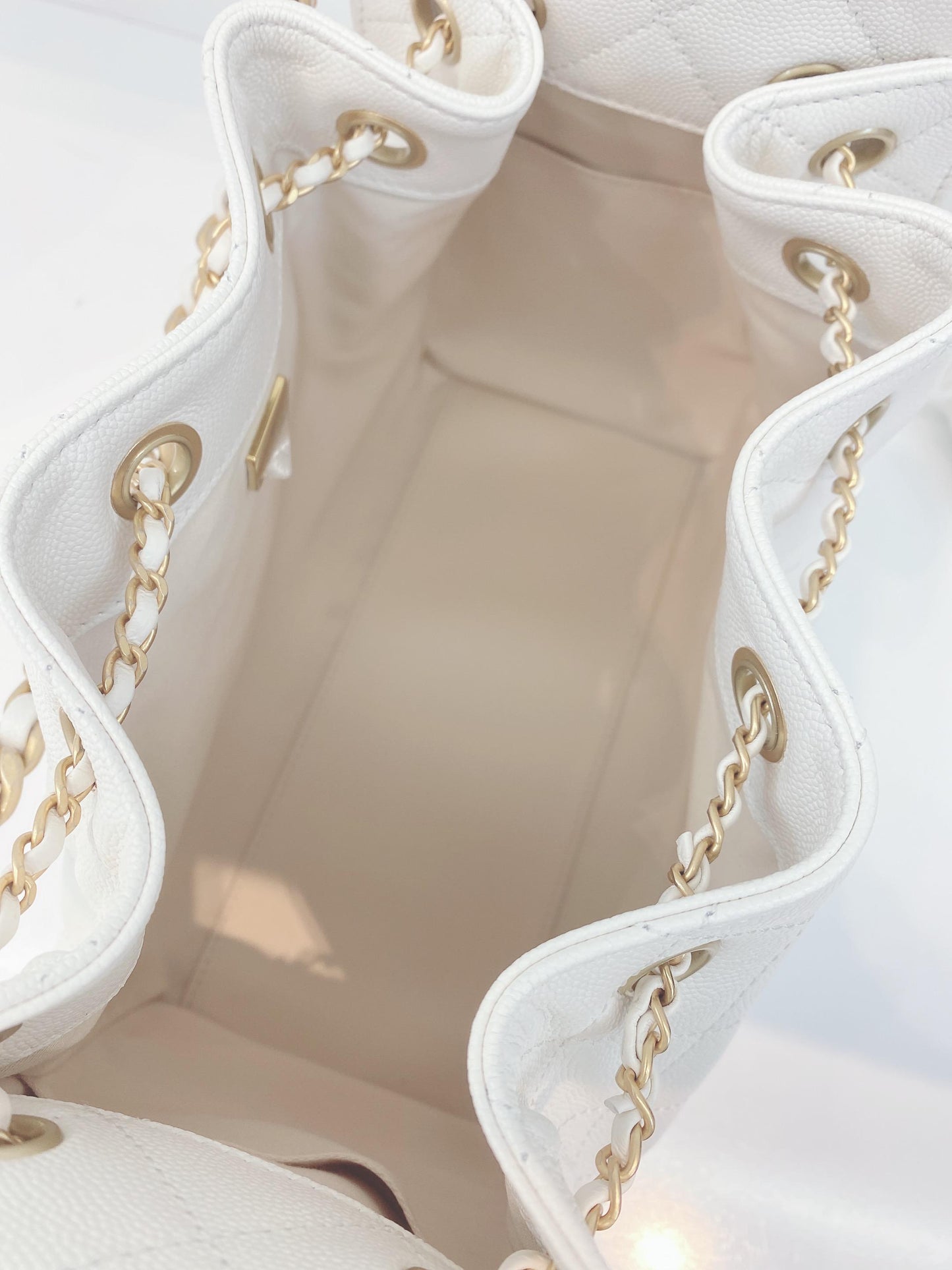 WHITE GRAINED CALFSKIN LEATHER SMALL CHANEL 25 BAG