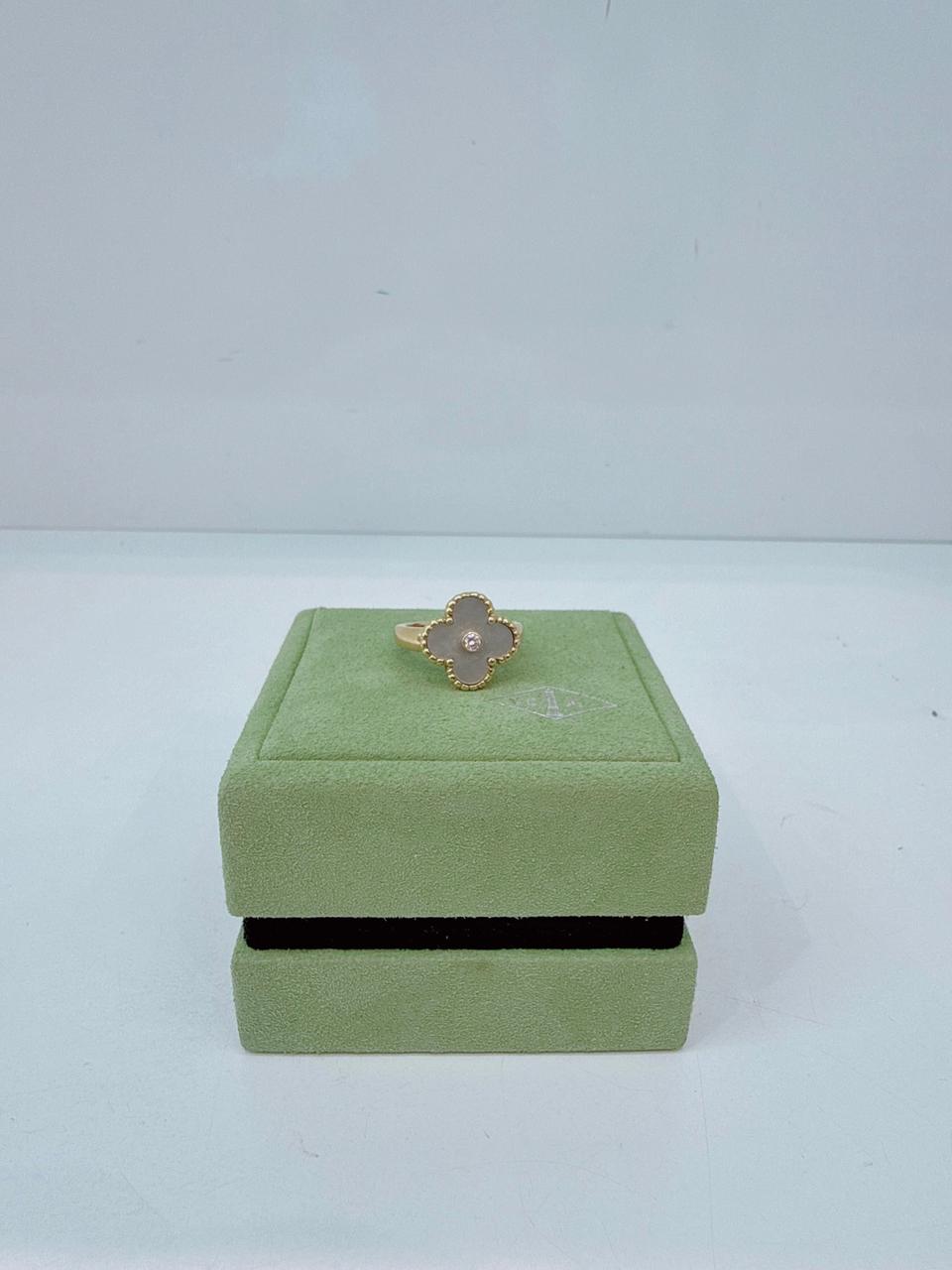 MOTHER OF PEARL YELLOW GOLD VINTAGE ALHAMBRA RING 52